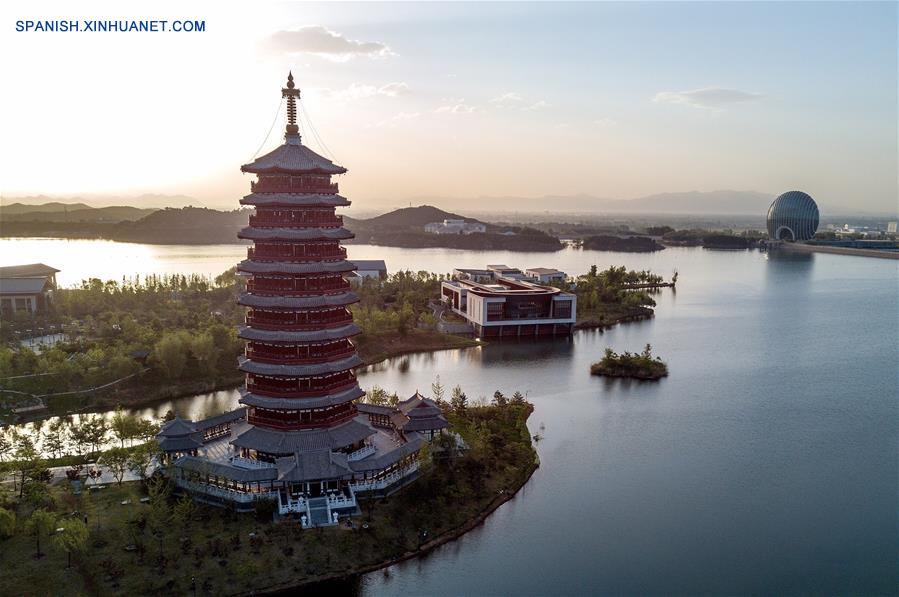 Vista aérea de un paisaje del punto de veraneo del lago Yanqi