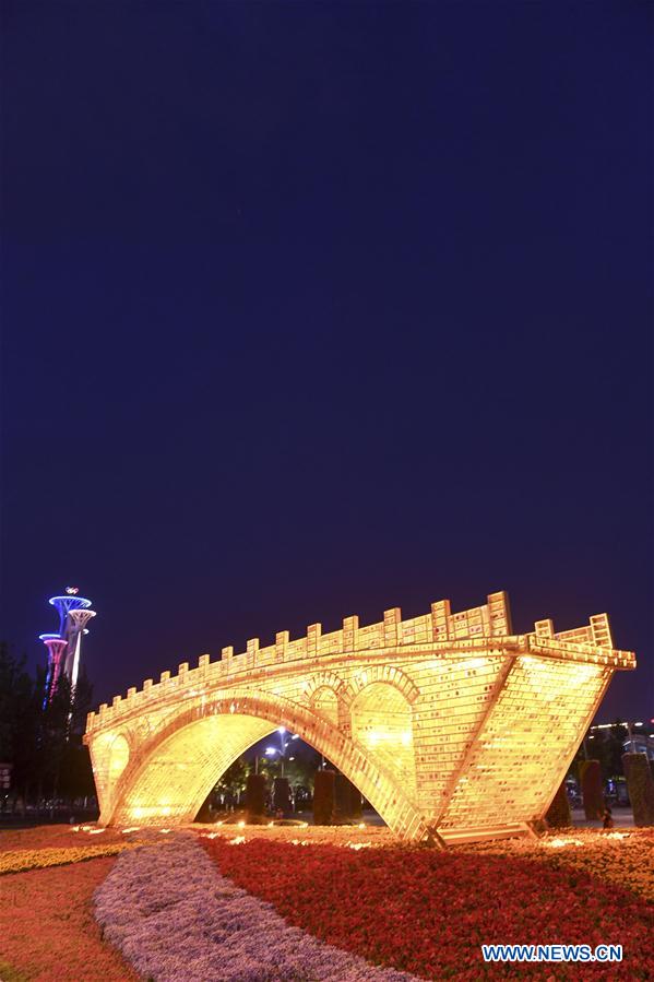 Instalan el 'Puente de Oro sobre la Ruta de la Seda' en Beijing