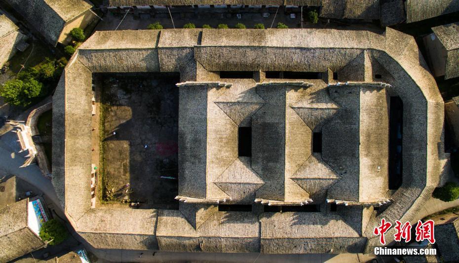 Vista panorámica de la casa cerrada más grande del oeste de Jiangxi