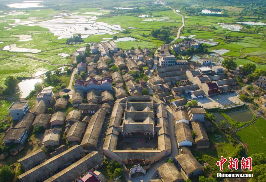 Vista panorámica de la casa cerrada más grande del oeste de Jiangxi