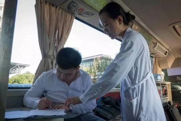El kazajo con sangre de panda que salva vidas en China 