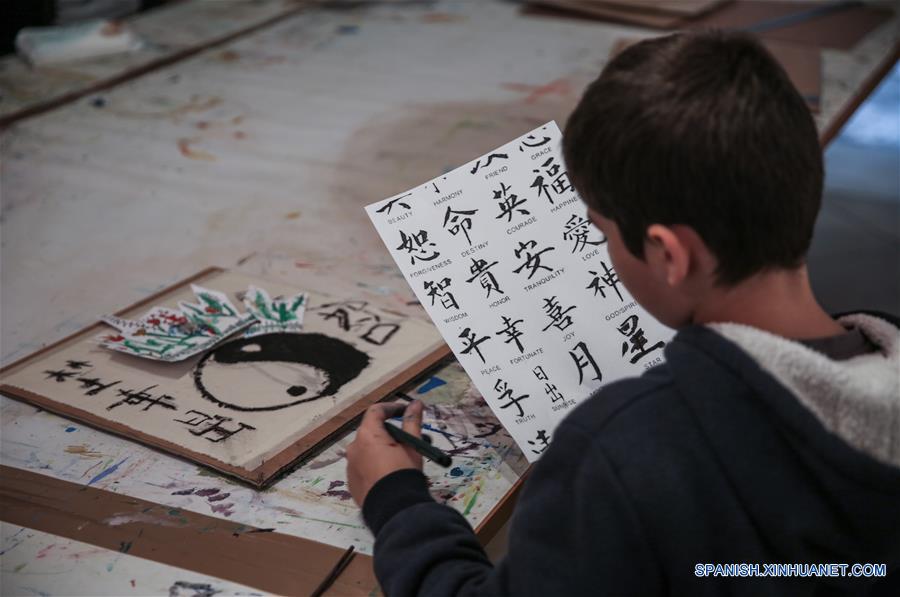 Talleres de arte acercan cultura china a niños griegos
