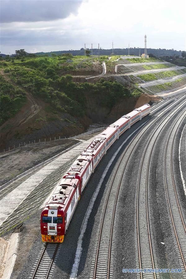 Nuevo tren construido por China impulsará turismo costero de Kenia
