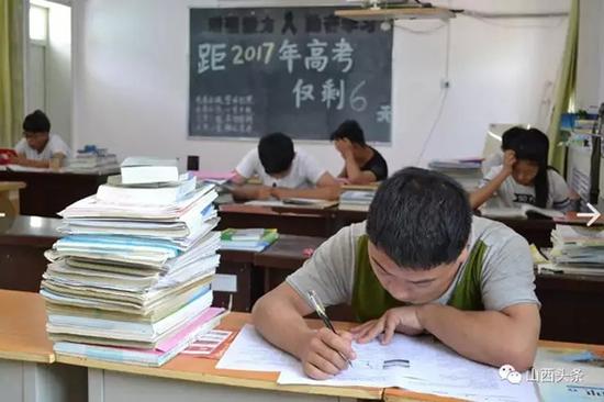 China establece la primera sala de examen de ingreso a la universidad para estudiantes con VIH