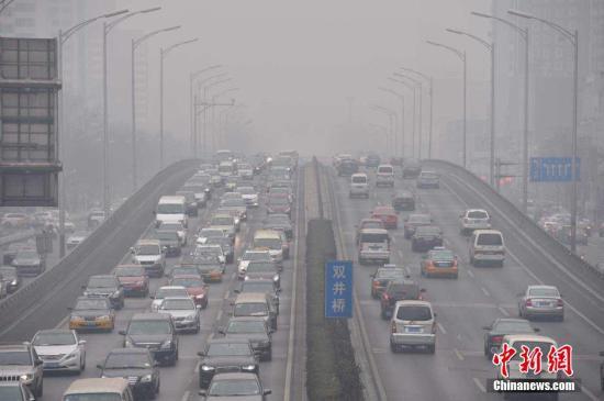 Vehículos automotores son fuente importante de contaminación del aire, señala informe