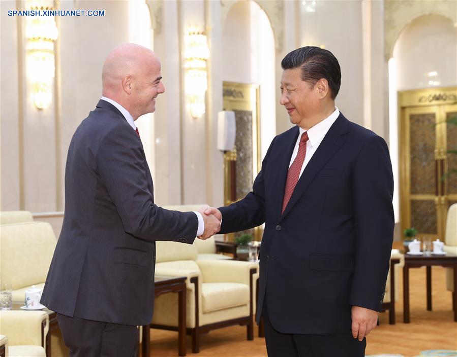 Xi Jinping se reúne con presidente de FIFA