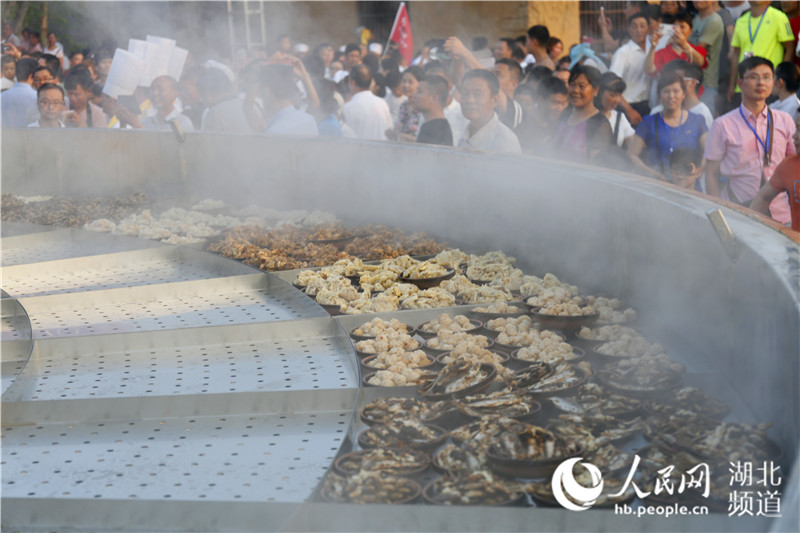 Inauguran en Hubei el artefacto más grande del mundo para cocinar al vapor