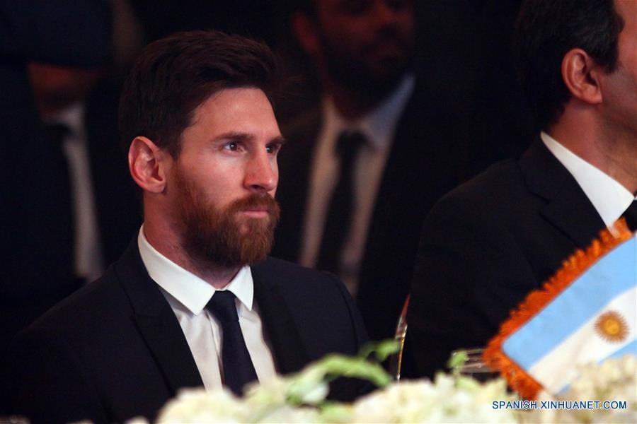 Fútbol: Barcelona confirma renovación de Lionel Messi hasta 2021