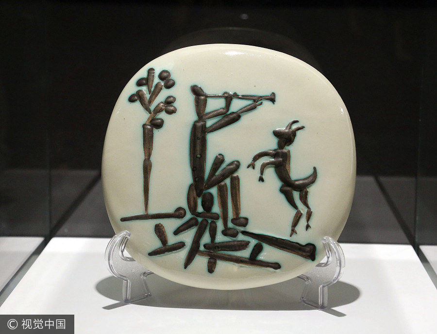 Una pieza de porcelana de Pablo Picasso en la Academia de Bellas Artes de Luxun en Shenyang, provincia de Liaoning, el 17 de julio de 2017. [Foto / VCG]