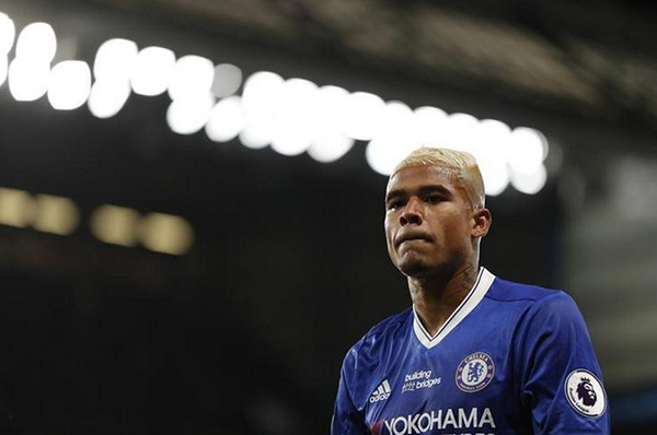 Chelsea pide disculpas por los mensajes de su jugador