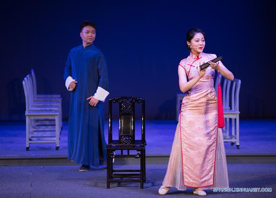 Actrices musicales de Nanyin, actúan en el Parque Zhongshan en Xiamen, en la provincia de Fujian, en el sureste de China, el 4 de agosto de 2017. Nanyin, conocido como el "fosil viviente" de la antigua música china, significa literalmente música en el sur y es una ópera tradicional en el dialecto de Fujian. En 2009, Nanyin fue enlistado como Patrimonio Cultural Inmaterial de la Humanidad por la Organización de las Naciones Unidas para la Educación, la Ciencia, y la Cultura (UNESCO, por sus siglas en inglés). (Xinhua/Jin Liwang)