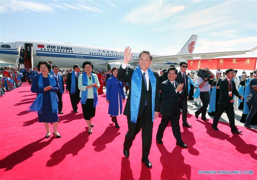 Máximo asesor político chino entrega obsequios a Mongolia Interior