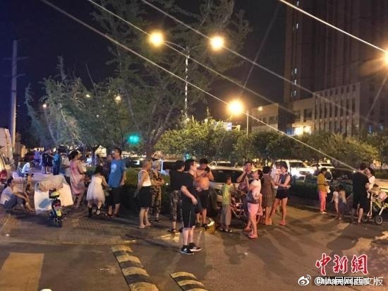 Presidente Xi pide asistencia total tras sismo de 7,0 en suroeste de China