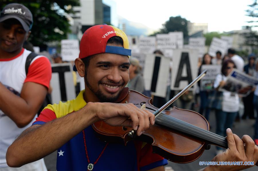 Movilización en protesta por la crisis en Venezuela