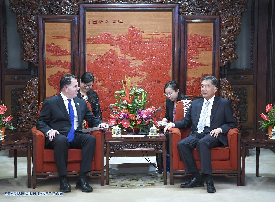 Viceprimer ministro chino se reúne con director general de Dell