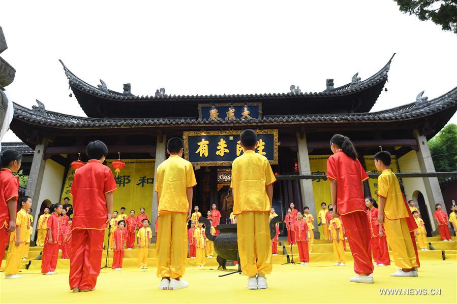 Celebran ceremonias en China por el 568 aniversario del natalicio de Confucio