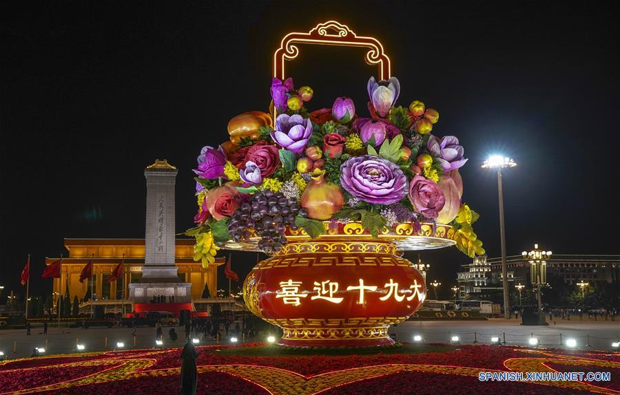 Gran terraza de flores permanece en Plaza de Tian'anmen en Beijing