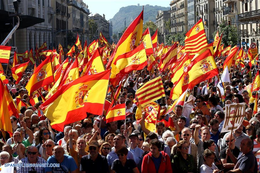 Cerca de un millón de personas se manifiestan en Barcelona por la unidad de España