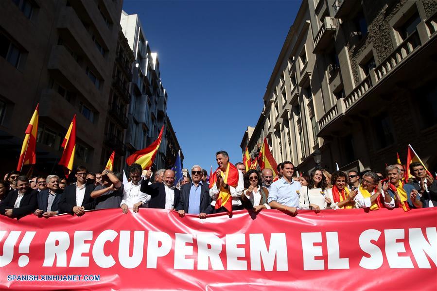 Cerca de un millón de personas se manifiestan en Barcelona por la unidad de España