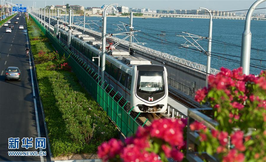 Comienzan las pruebas del metro que cruza el mar en Xiamen
