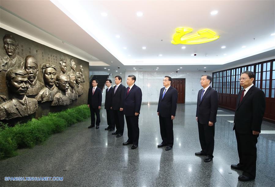 Líderes de PCCh recién elegidos visitan sitio histórico de revolución china