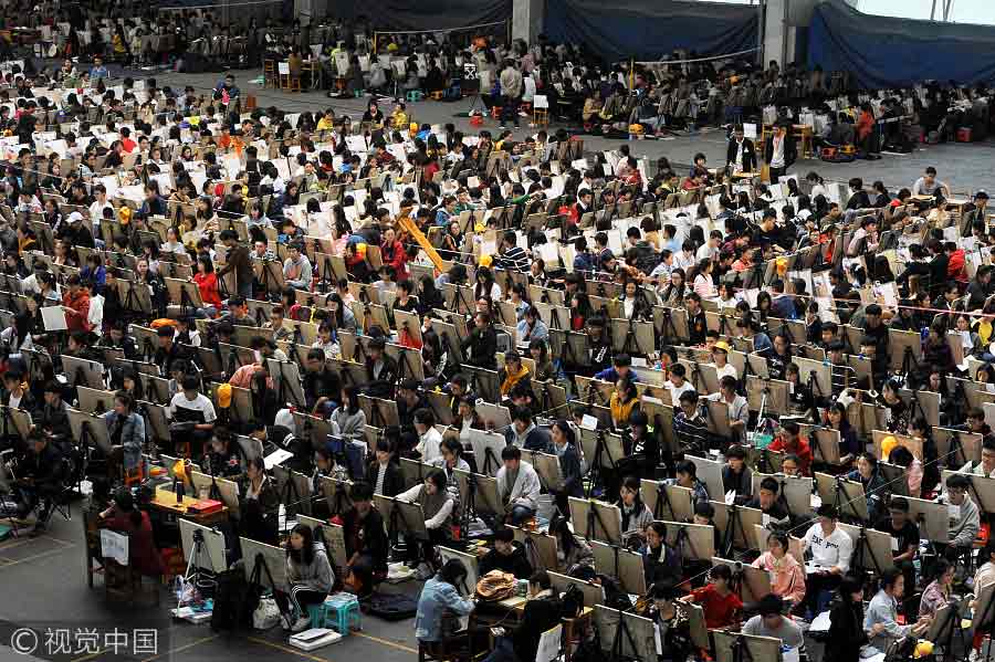 Miles de estudiantes de arte se preparan para el examen de ingreso a la universidad