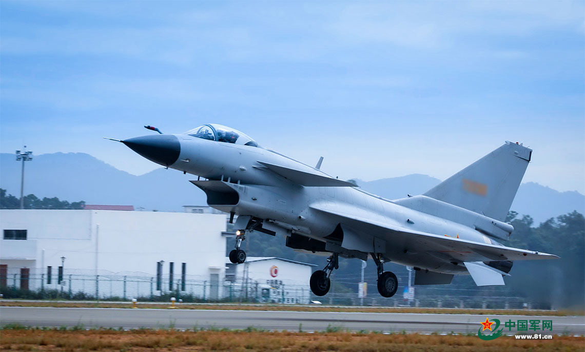 Ejército de Aire de China realiza ejercicios de reabastecimiento de combustible en el sur de China