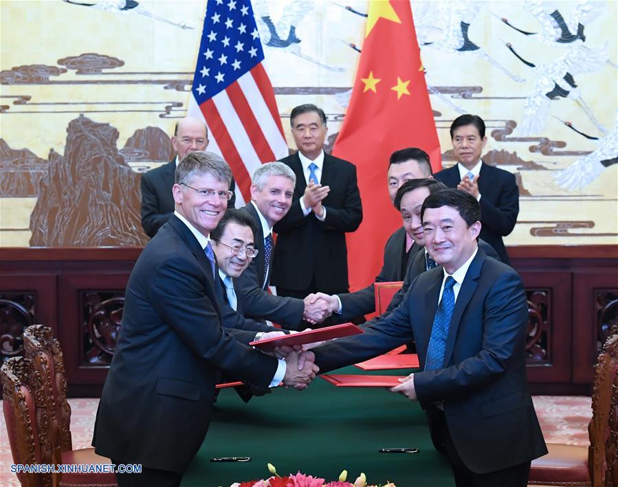 Vice primer ministro chino discute comercio bilateral con secretario estadounidense de Comercio