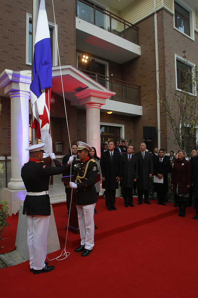 Como parte de su primera visita oficial al gigante asiático, el presidente de Panamá, Juan Carlos Varela, inauguró la primera embajada de su país en China. (Foto: YAC)