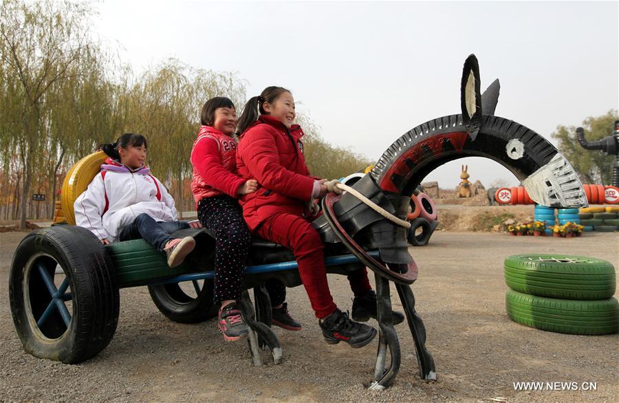 Esculturas con neumáticos desechados captan el interés en Shandong