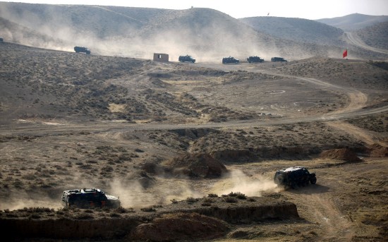 Oficiales de la Policía Armada de China y sus contrapartes rusos participan en un simulacro de lucha contra el terrorismo en Yinchuan, capital de la región autónoma Hui de Ningxia, el 13 de diciembre de 2017. WANG TAO / PARA CHINA DAILY