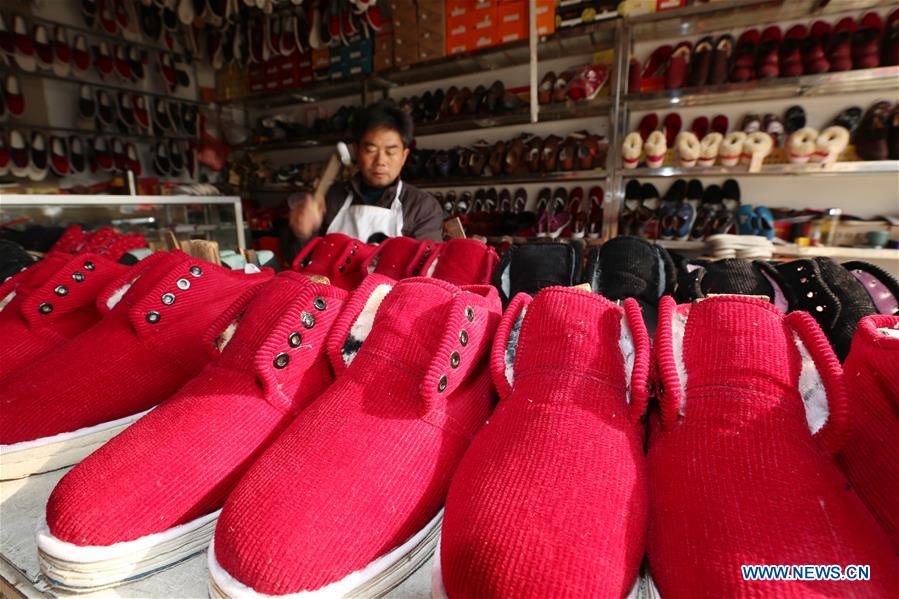 Los cómodos zapatos artesanales gozan de gran popularidad en Jiangsu