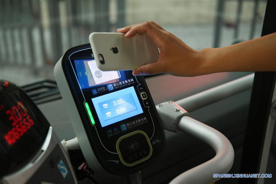 Otra ciudad china permite viajes de metro pagando con teléfono