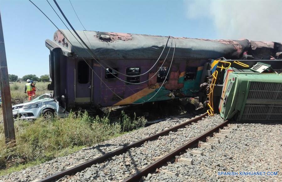 Choque de tren en Sudáfrica deja 18 muertos y 239 heridos