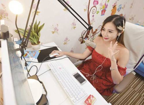 Un tercio de los presentadores de transmisión en vivo a tiempo completo ganan más de 8.000 yuanes al mes