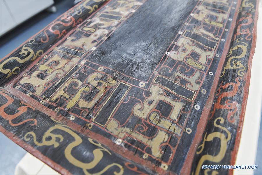 Arqueólogos chinos restauran "cama de dragones" de 2.500 años de antigüedad