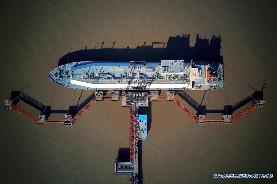 Buque de gas natural licuado número 200 recibido en puerto de Yangkou