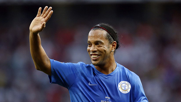 Anuncian la despedida del brasileño Ronaldinho