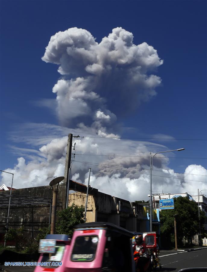 Filipinas eleva nivel de alerta por el volcán Mayón