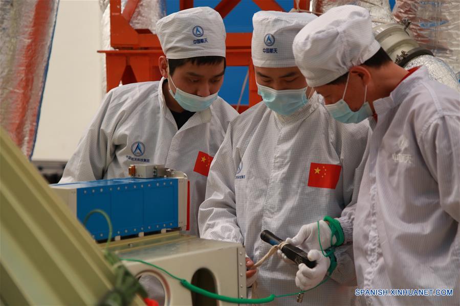 China lanza su primer satélite compartido para la educación