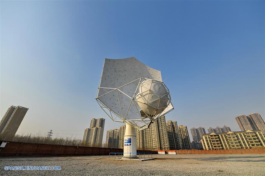 Prototipo de parabólica de supertelescopio SKA es ensamblado en China
