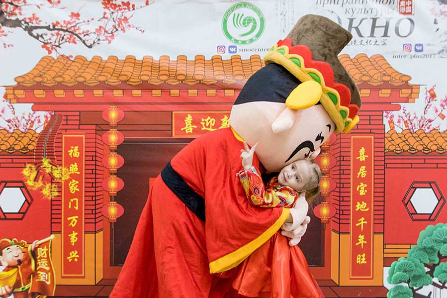 Los residentes en la ciudad Heihe, de la provincia china de Heilongjiang, y sus vecinos de la ciudad rusa Blagoveshchensk celebraron juntos el año nuevo chino. 