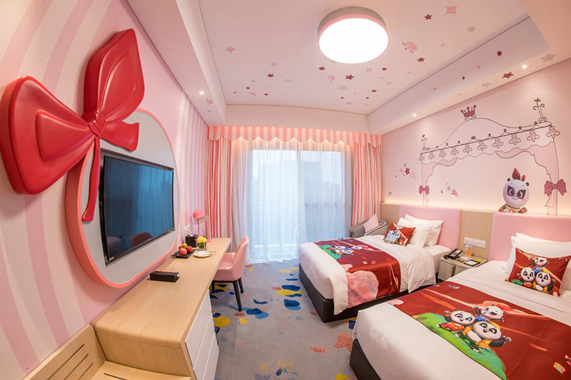 Interior de una habitación en el hotel de temática panda en Guangzhou, capital de la provincia de Guangdong. [Foto: Chimelong. com] 