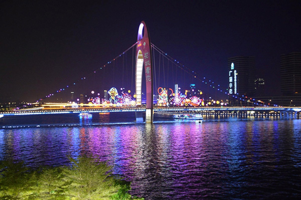 El Puente del Río Perla en Guangzhou se ilumina con motivo del Festival de la Primavera. [Foto: proporcionada]