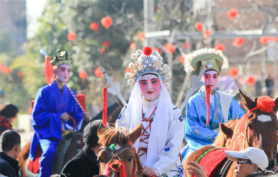 Los actores están listos para la presentación de Shehuo en Jixian, Zhouzhi, Xi'an, provincia de Shaanxi, 22 de febrero del 2018. [Foto: IC]