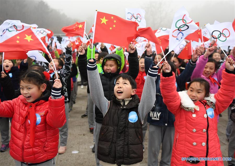 Bandera olímpica llega a Gran Muralla de China