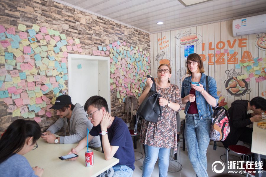 Una pequeña pizzería china logra encantar a los extranjeros de Hangzhou