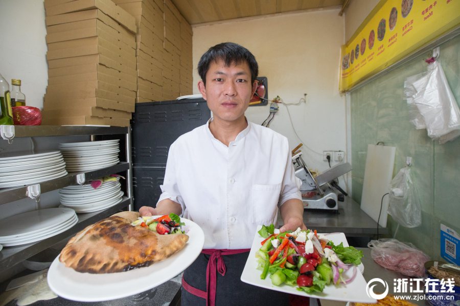 Una pequeña pizzería china logra encantar a los extranjeros de Hangzhou