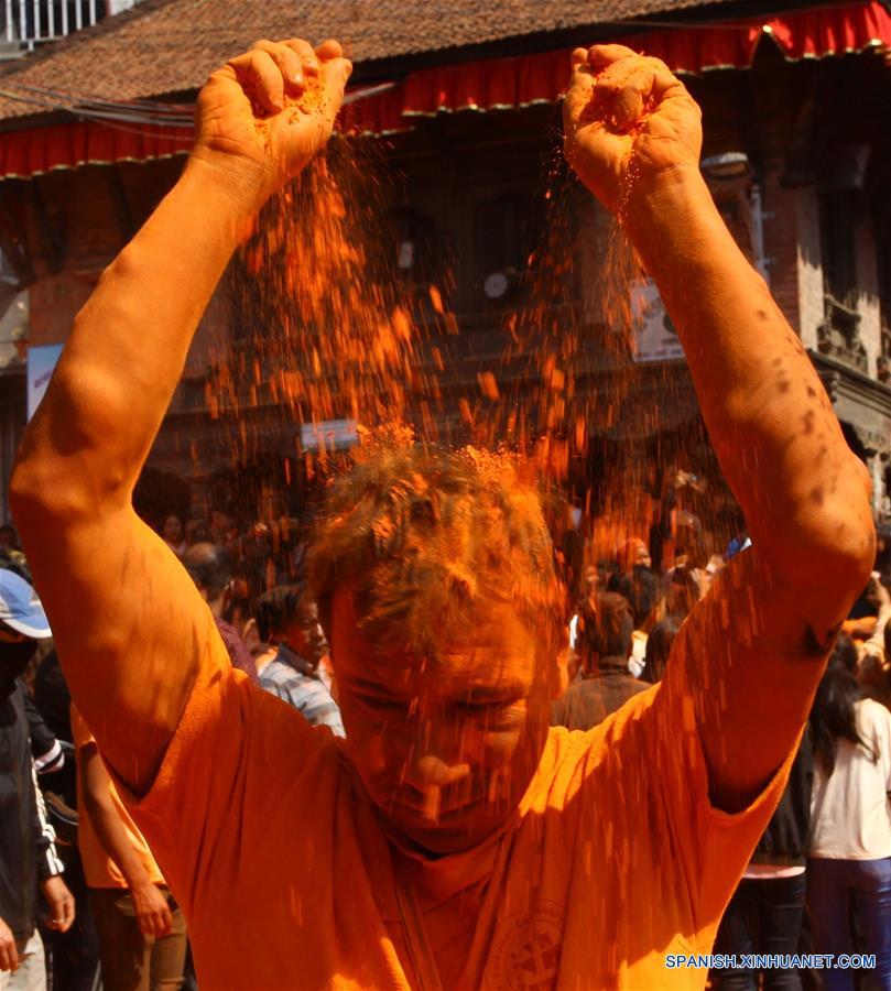 Celebración del Festival Sindoor Jatra en Nepal
