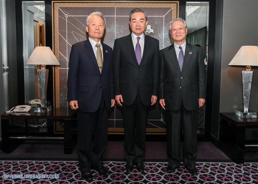 Consejero de Estado chino se reúne con empresarios japoneses